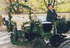 flower-decorated horse carriage
